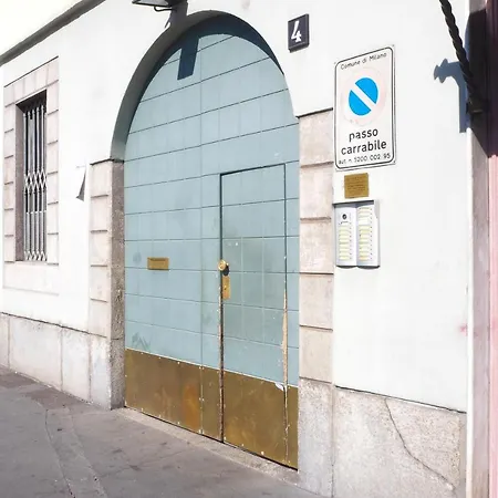 Spacious On Darsena And Naviglio Grande