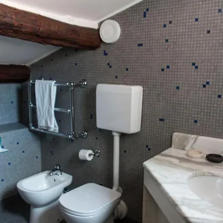 Spacious On Darsena And Naviglio Grande