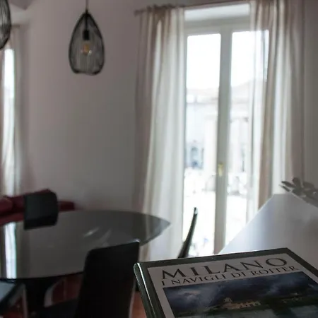 Spacious On Darsena And Naviglio Grande